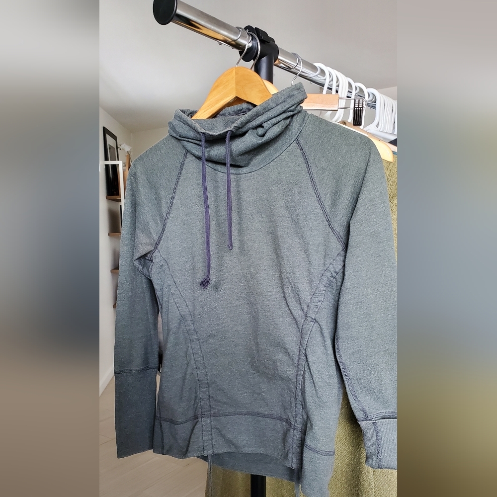 Lucy Athletic Cowl Raglan Long Sleeve Sweatshirt (M)